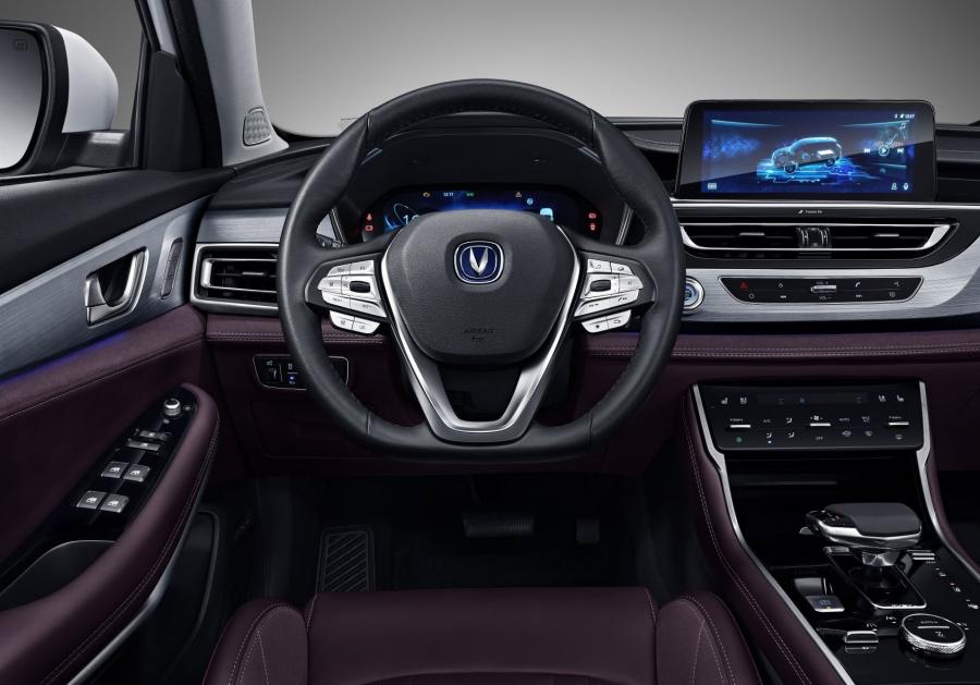 Торпедо Changan CS75 PHEV 2018 года  (фото 14 из 17)